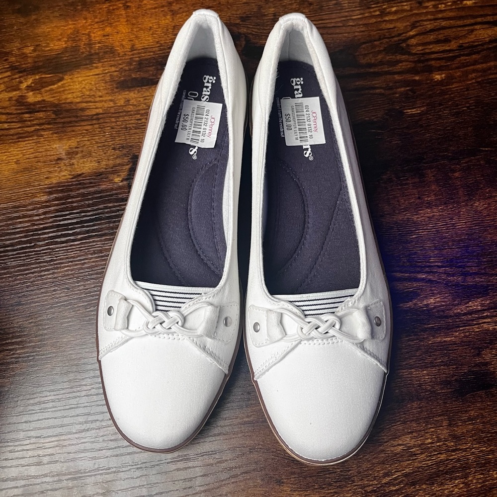 Grasshoppers Ortholite Womens  9 1/2M White Fabric Slip ons,